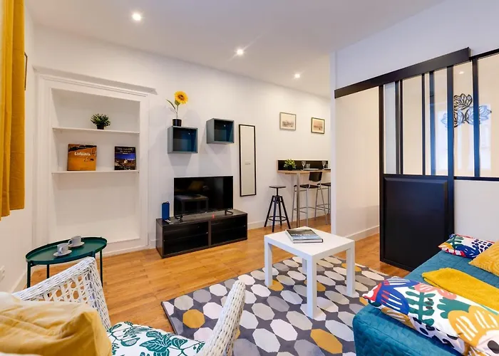 Le Paquier 23 - Charming Apartment In The Heart Of The Old Town 150M Fr