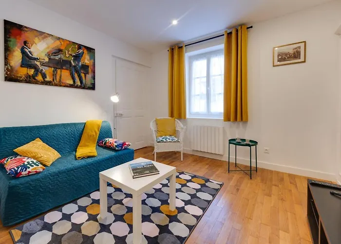 Le Paquier 23 - Charming Apartment In The Heart Of The Old Town 150M Fr